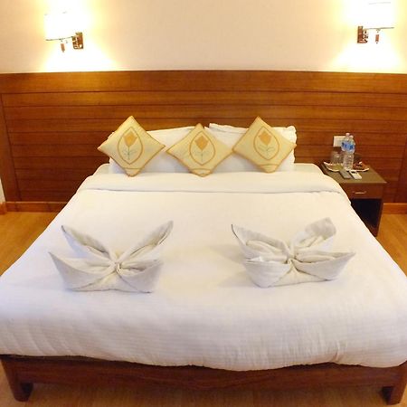 Hotel Greenland Pokhara Exteriör bild