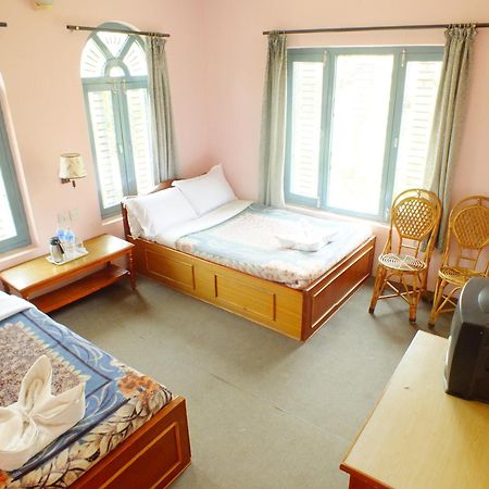 Hotel Greenland Pokhara Exteriör bild