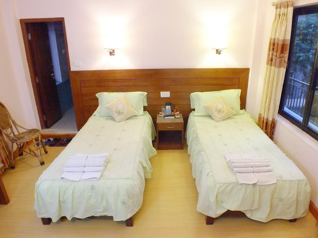 Hotel Greenland Pokhara Exteriör bild
