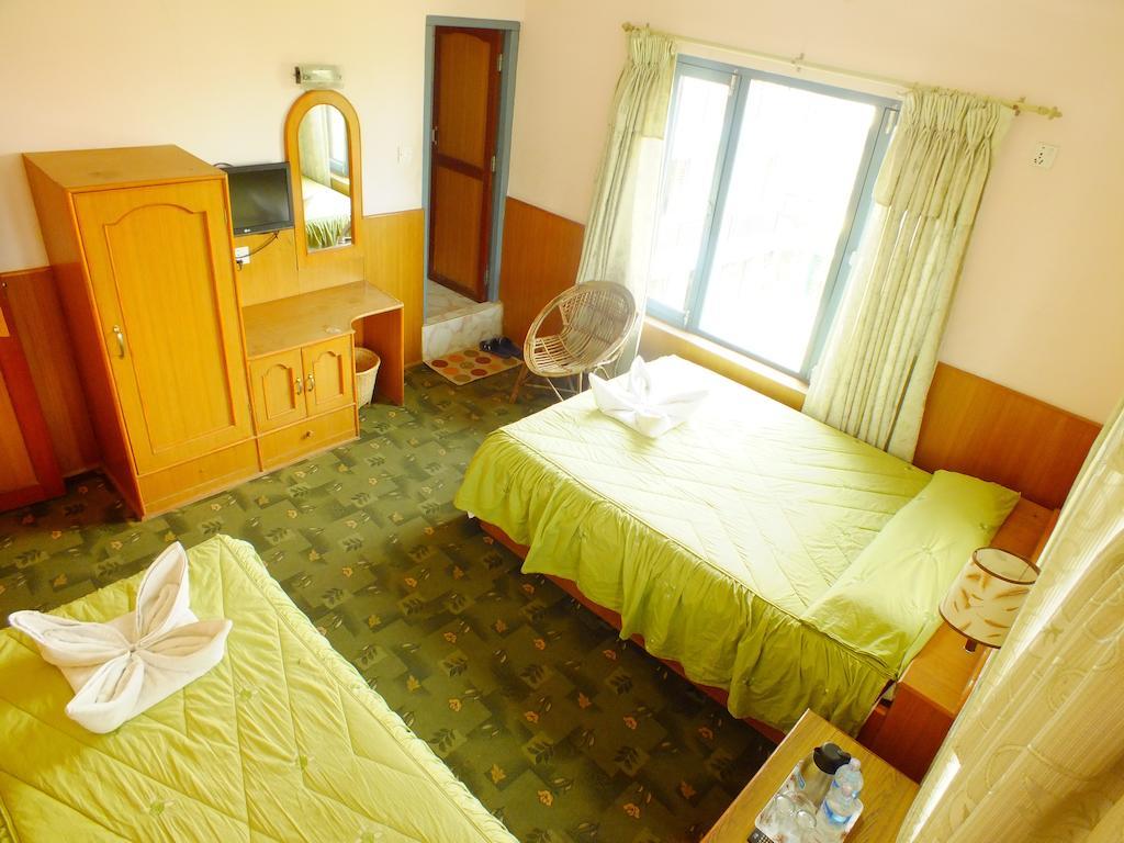 Hotel Greenland Pokhara Exteriör bild