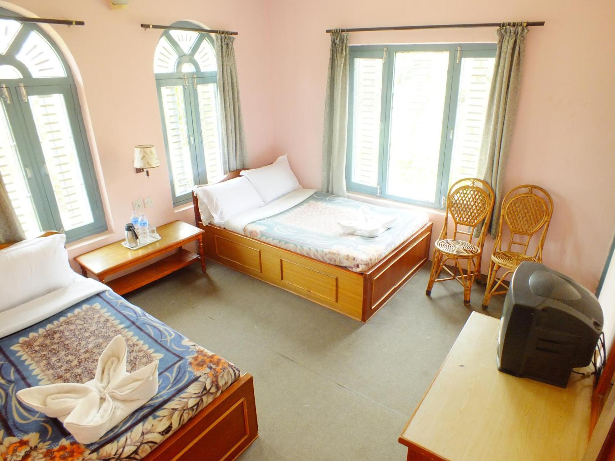 Hotel Greenland Pokhara Exteriör bild