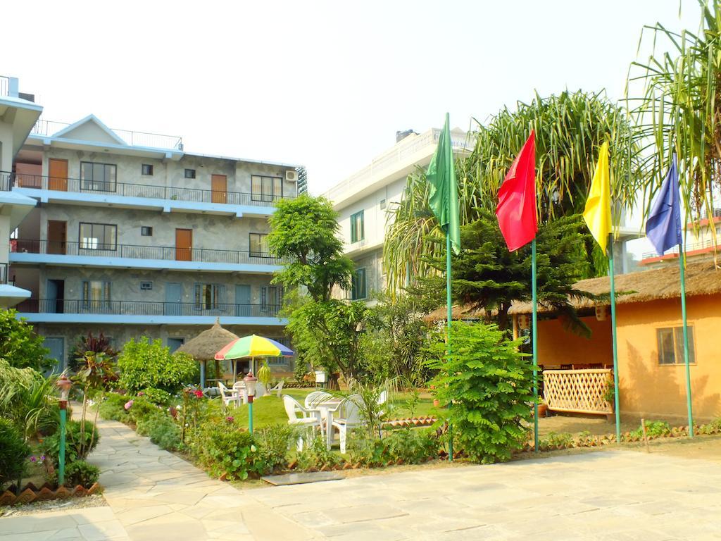 Hotel Greenland Pokhara Exteriör bild